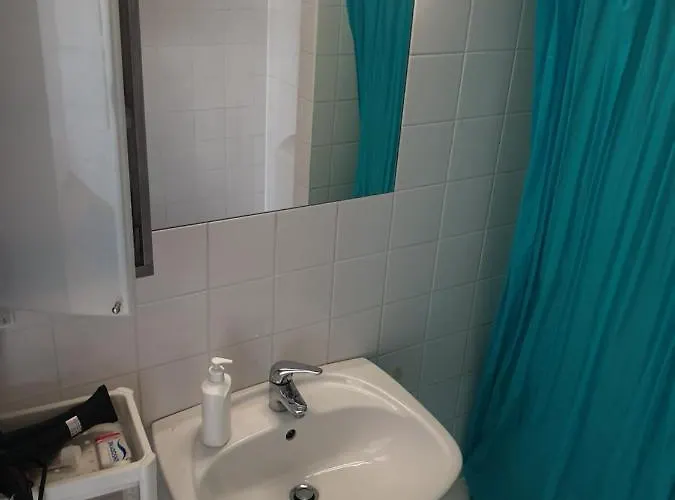Cozy Bright Penthouse Close To U1 And U6 Metros