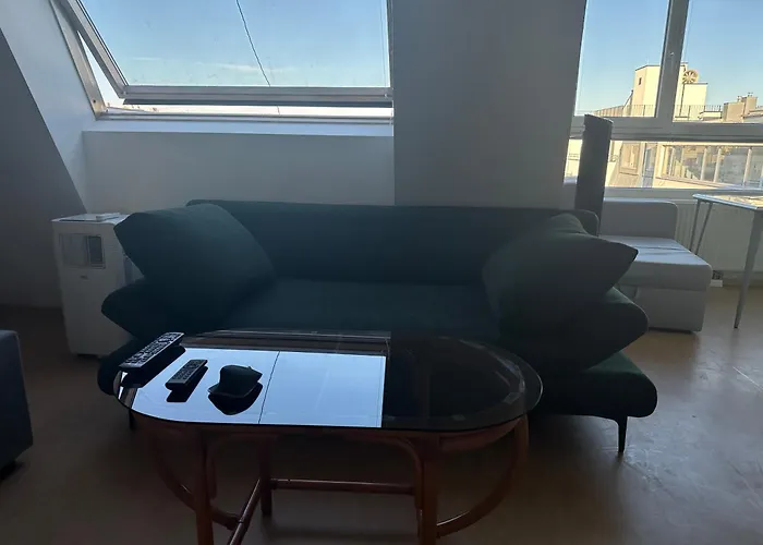 Διαμέρισμα Cozy Bright Penthouse Close To U1 And U6 Metros Βιέννη