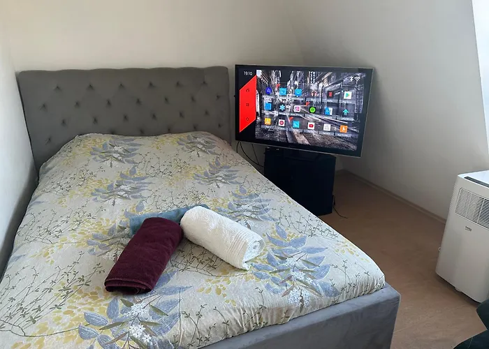 Cozy Bright Penthouse Close To U1 And U6 Metros