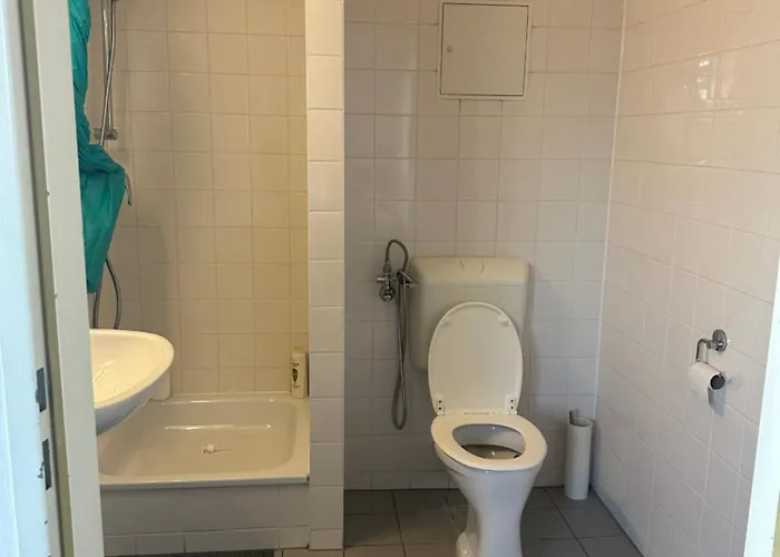 Cozy Bright Penthouse Close To U1 And U6 Metros Διαμέρισμα *