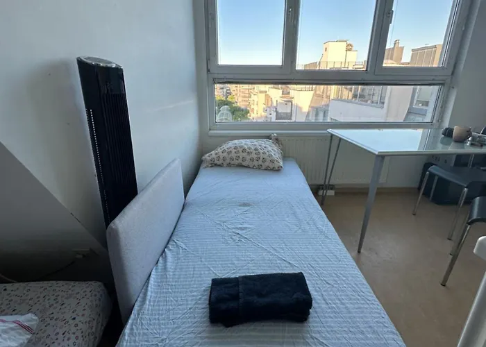 Cozy Bright Penthouse Close To U1 And U6 Metros Διαμέρισμα *