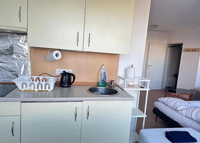 Διαμέρισμα Cozy Bright Penthouse Close To U1 And U6 Metros *
