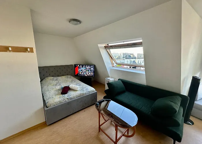 Διαμέρισμα Cozy Bright Penthouse Close To U1 And U6 Metros Βιέννη