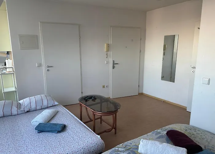 Cozy Bright Penthouse Close To U1 And U6 Metros *